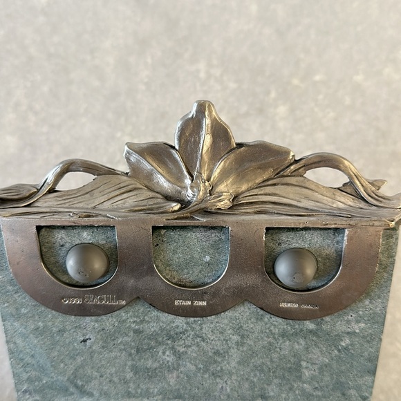 Seagull Pewter and Green Marble Daffodil Design Serving Board Cheese Board Set - Picture 3 of 8